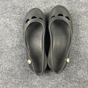CROCS Women’s Black Kadee Ballet Flats w/ iridescent white flower accent size 10